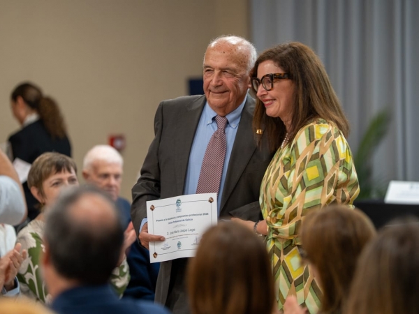 Premios a la Excelencia y Compromiso Profesional